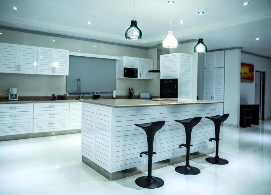Island Charm Of Praslin Villa วิกตอเรีย ภายนอก รูปภาพ